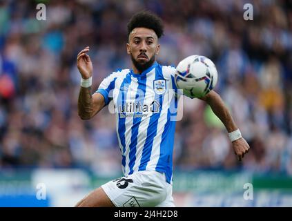 Sorba Thomas von Huddersfield Town während des Sky Bet Championship-Spiels im John Smith's Stadium. Bilddatum: Freitag, 15. April 2022. Stockfoto