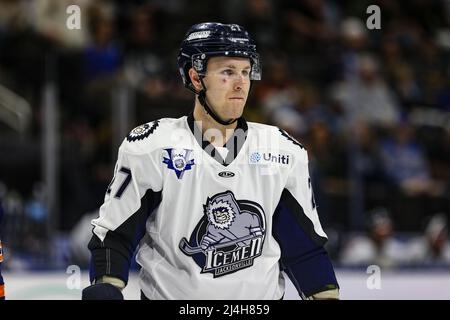 Jacksonville Icemen Stürmer Ian McKinnon (27) während eines ECHL-Eishockeyspiels gegen die Greenville Swamp Rabbits in der Veterans Memorial Arena in Jacksonville, Florida, Mittwoch, 13. April 2022. [Gary Lloyd McCullough/Cal Sport Media] Stockfoto