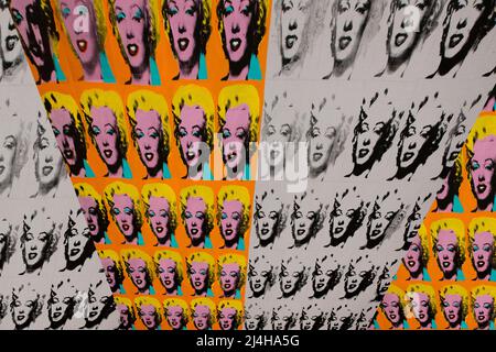 Collage von Andy Warhols Marilyn x 100 Stockfoto