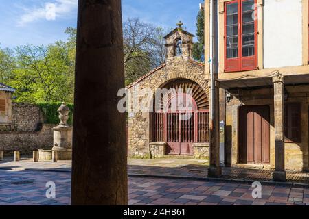 Aviles, Spanien, 14. April 2022. Kapelle von Santo Cristo in der Rivero Straße in der Stadt Aviles in Asturien Stockfoto