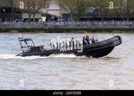 Polizei RIB Boot auf der Themse, London, Großbritannien. Sicherheitspatrouille während des Aussterbens Rebellion Bridge Proteste. Marine Policing Unit (MPU) Delta 1000TX Boot Stockfoto