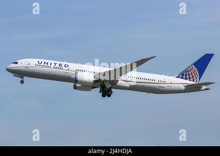 Eine Boeing 787 von United Airlines startet am Flughafen London Heathrow Stockfoto