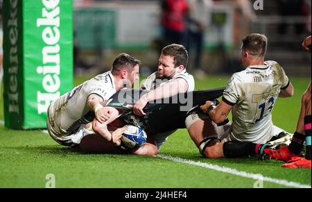 Joe Joyce von Bristol Bears erzielt ihren dritten Versuch während der Heineken Champions Cup Runde von 16, dem zweiten Beinspiel im Ashton Gate Stadium, Bristol. Bilddatum: Freitag, 15. April 2022. Stockfoto
