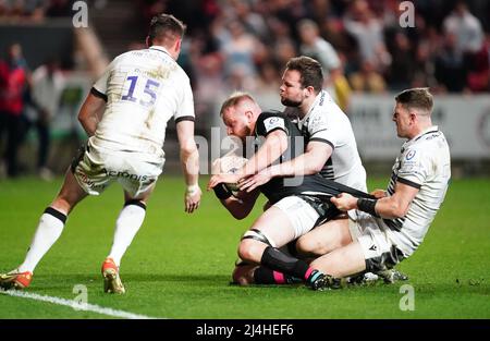 Joe Joyce von Bristol Bears erzielt ihren dritten Versuch während der Heineken Champions Cup Runde von 16, dem zweiten Beinspiel im Ashton Gate Stadium, Bristol. Bilddatum: Freitag, 15. April 2022. Stockfoto