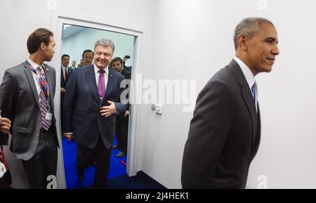 Der Präsident der Ukraine, Petro Poroschenko, und der Präsident der Vereinigten Staaten von Amerika, Barack Obama, beim NATO-Gipfel in Polen. Stockfoto