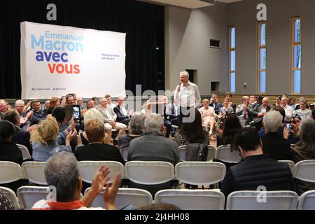 Réunion publique à Magland : Bruno Le Maire, Ministre de l'Économie, des Finances et de la Relance. Magland. Haute-Savoie. Frankreich. 15.04.2022. Stockfoto