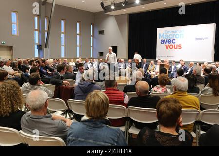 Réunion publique à Magland : Bruno Le Maire, Ministre de l'Économie, des Finances et de la Relance. Magland. Haute-Savoie. Frankreich. 15.04.2022. Stockfoto