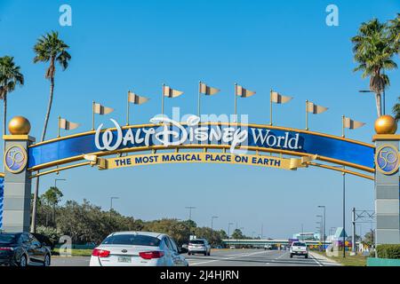 Orlando, Florida. 04. März 2022 Eingangsbogen der Walt Disney Themenparks 50. Jahrestag in Lake Buena Vista Gegend . Stockfoto