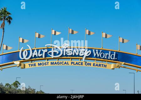 Orlando, Florida. 04. März 2022 Eingangsbogen der Walt Disney Themenparks 50. Jahrestag in Lake Buena Vista Gegend . Stockfoto