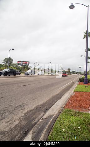 Kissimmee, Florida, USA, April 2022, Blick auf den Irlo Bronson Highway 192. Stockfoto