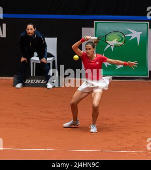 DEN B.Sc., NIEDERLANDE - 16. APRIL: Nuria Parrizas aus Spanien im Spiel gegen Arantxa Rus aus den Niederlanden beim Billie Jean King Cup in Maaspoort am 16. April 2022 in Den Bosch, Niederlande (Foto: Rob Sebel/Orange Picturs) Stockfoto