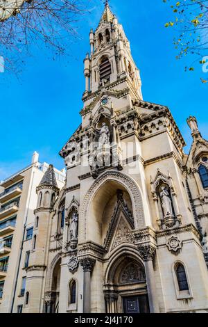 Fassade vor der Kirche Saint Perpetue und Saint Felicite Eglise Sainte Perpetue Sainte Felicite Nimes Gard Frankreich. Die katholische Kirche wurde 1864 gegründet Stockfoto