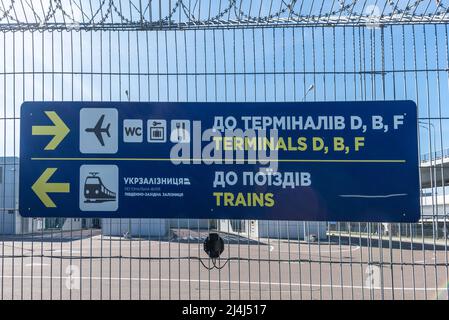 Kiew, Ukraine - 7. September 2021: Schild Ukraine Jetzt auf dem Flughafen Boryspil in Kiew, Ukraine. Ukrainische Reisen. Friedliches Leben. Stockfoto