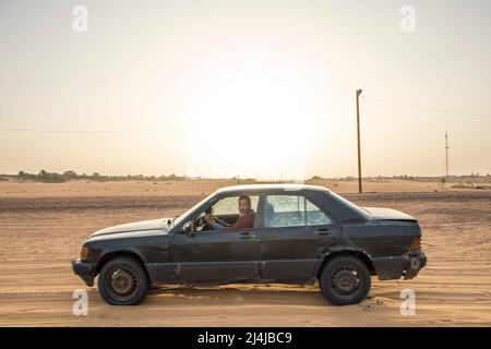 Mauretanien, Chinguetti, altes Auto Stockfoto