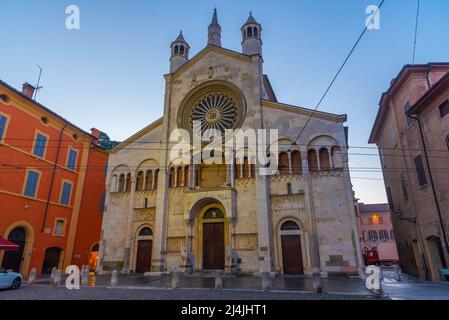 Sonnenaufgang Blick auf die Kathedrale von Modena in Italien. Stockfoto