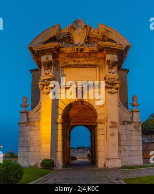 Blick auf die Porta Pia bei Sonnenuntergang in der italienischen Stadt Ancono Stockfoto