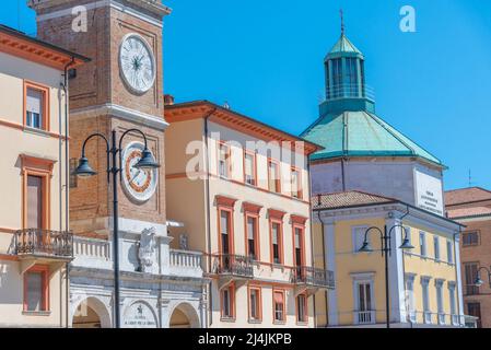 Uhrenturm auf der piazza martiri in der italienischen Stadt rimini. Stockfoto