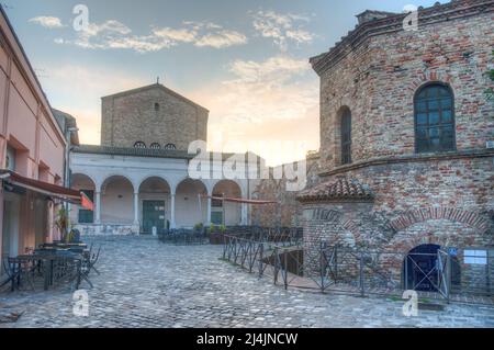 Battistero degli Ariani in der italienischen Stadt Ravenna. Stockfoto