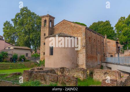 Kirche des Heiligen Kreuzes in der italienischen Stadt Ravenna. Stockfoto