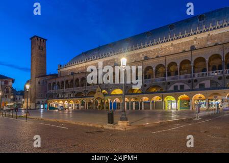 Sonnenaufgang über dem Palazzo della Ragione in der italienischen Stadt Padua. Stockfoto