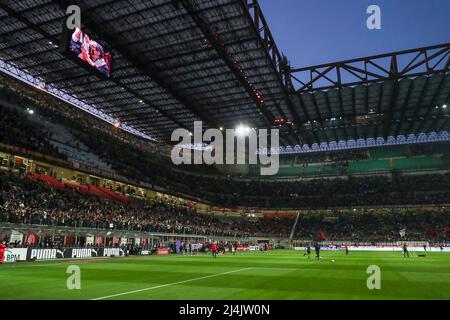 Mailand, Italien. 15. April 2022. Ein allgemeiner Blick in das Stadion während der Serie A 2021/22 Fußballspiel zwischen AC Mailand und Genua FC im Giuseppe Meazza Stadium, Mailand, Italien am 15. April 2022 Quelle: Independent Photo Agency/Alamy Live News Stockfoto