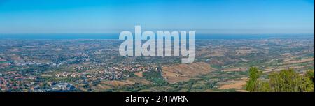 Luftaufnahme von San Marino in Richtung Adria Stockfoto