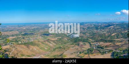 Luftaufnahme von San Marino in Richtung Adria Stockfoto