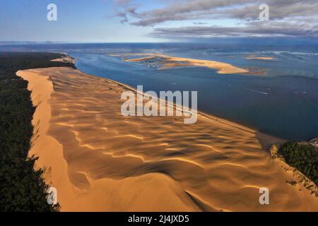 Frankreich. Gironde (33) am Eingang zum Arcachon-Becken, Luftaufnahme der Dune du Pilat, der höchsten Düne Europas. Im Hintergrund die Banc Stockfoto