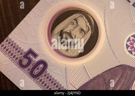 Die Vereinigten Arabischen Emirate (VAE) - Neue Makroansicht der 50-Dirham-Note von 2021 ganz aus der Nähe. Stockfoto