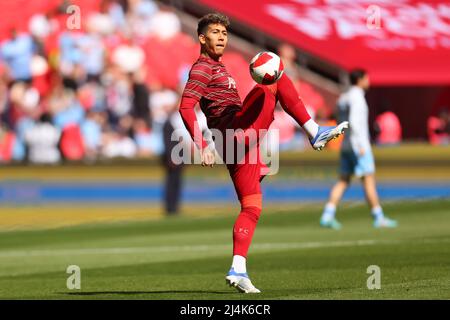 London, Großbritannien. 16.. April 2022, Wembley Stadium, London England: FA Cup Halbfinale, Liverpool gegen Manchester City: Roberto Firmino von Liverpool während des Warm Up Credit: Action Plus Sports Images/Alamy Live News Stockfoto