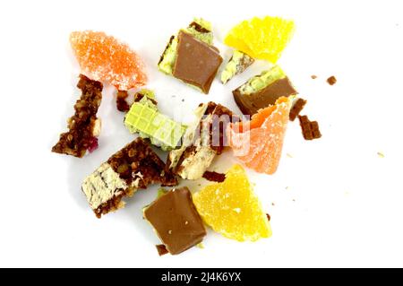 Stück Schokolade und Gelee gehackt Bonbons, Ansicht von oben Bild Stockfoto