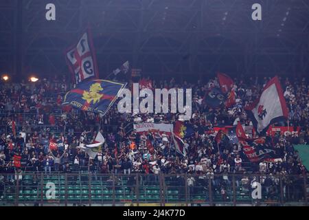 Mailand, Italien, 15.. April 2022. Genua FC-Fans während der Serie A Spiel in Giuseppe Meazza, Mailand. Bildnachweis sollte lauten: Jonathan Moscrop / Sportimage Stockfoto