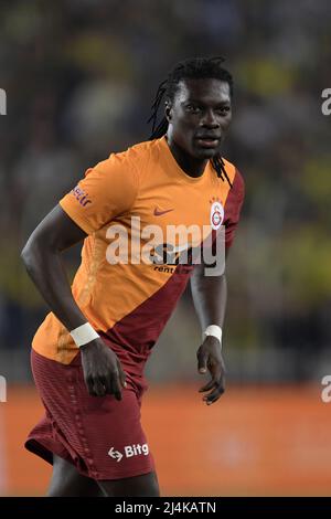 ISTANBUL - Bafetimbi Gomis von Galatasaray AS während des türkischen Superliga-Spiels zwischen Fenerbahce AS und Galatasaray AS am 10. April 2022 im Ulker Fenerbahce Sukrus Saracoglu Stadion in Istanbul, Türkei. ANP | Dutch Height | Gerrit van Keulen Stockfoto