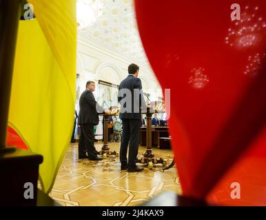 Kiew, Ukraine. 11.. Juli 2016. Der kanadische Premierminister Justin Trudeau (L) und der ukrainische Präsident Petro Poroschenko (R) bei einem Treffen in Kiew. (Bild: © Mykhaylo Palinchak/SOPA Images via ZUMA Press Wire) Stockfoto