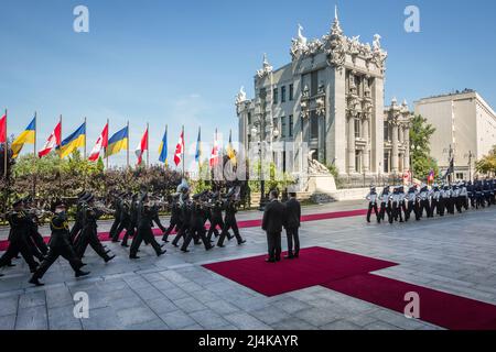 Kiew, Ukraine. 11.. Juli 2016. Premierminister von Kanada Justin Trudeau und der ukrainische Präsident Petro Poroschenko bei einem Treffen in Kiew gesehen. (Bild: © Mykhaylo Palinchak/SOPA Images via ZUMA Press Wire) Stockfoto