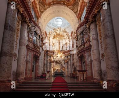 Karlskirche Innenraum (St.-Charles-Kirche) - Wien, Österreich Stockfoto