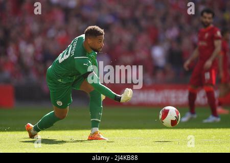 Manchester City Torwart Zack Steffen beim Halbfinale des Emirates FA Cup im Wembley Stadium, London. Bilddatum: Samstag, 16. April 2022. Stockfoto