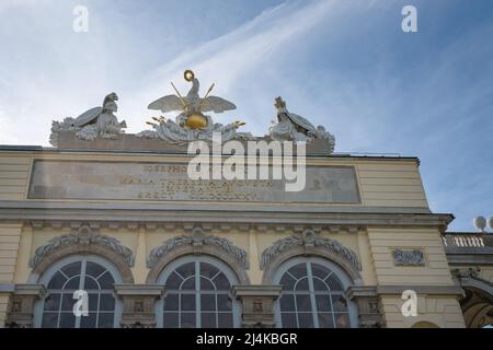 Gloriette im Schloss Schönbrunn - von Johann Ferdinand Hetzendorf von Hohenberg - Wien, Österreich Stockfoto