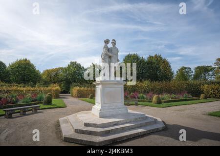 Alexander und Olympias-Statue im Schlossgarten Schönbrunn - von Johann Wilhelm Beyer - Wien, Österreich Stockfoto