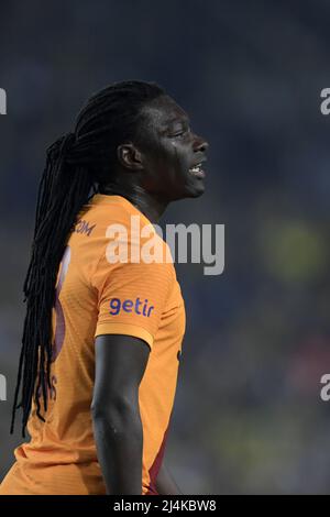 ISTANBUL - Bafetimbi Gomis von Galatasaray AS während des türkischen Superliga-Spiels zwischen Fenerbahce AS und Galatasaray AS am 10. April 2022 im Ulker Fenerbahce Sukrus Saracoglu Stadion in Istanbul, Türkei. ANP | Dutch Height | Gerrit van Keulen Stockfoto