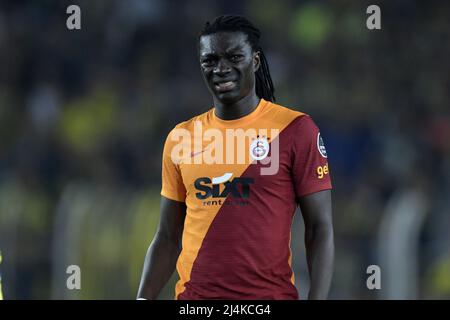 ISTANBUL - Bafetimbi Gomis von Galatasaray AS während des türkischen Superliga-Spiels zwischen Fenerbahce AS und Galatasaray AS am 10. April 2022 im Ulker Fenerbahce Sukrus Saracoglu Stadion in Istanbul, Türkei. ANP | Dutch Height | Gerrit van Keulen Stockfoto