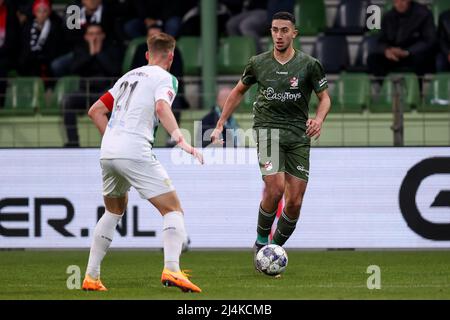 DORDRECHT, NIEDERLANDE - 15. APRIL: Reda Kharchouch des FC Emmen während des niederländischen Keukenkampioendivisie-Spiels zwischen dem FC Dordrecht und dem FC Emmen im Riwal Hoogwerkers Stadion am 15. April 2022 in Dordrecht, Niederlande (Foto: Herman Dingler/Orange Picches) Stockfoto