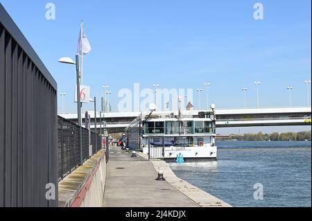 Wien, Österreich. Ausflugsschiff MS A-Silver auf der Donau Stockfoto