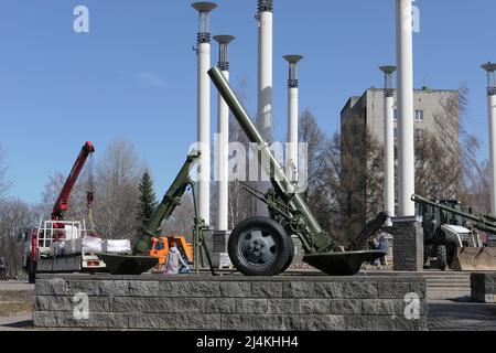 Nischni Nowgorod, Russland, Marschall Schukow-Platz, 14.04.2022. Beispiele militärischer Ausrüstung unter stolzen Bedingungen, dem Quadrat der Ewigkeit Stockfoto