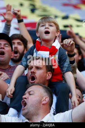 London, Großbritannien. 16. April 2022. LONDON, ENGLAND - 16. APRIL:Liverpool Fan während des FA Cup Halbfinales zwischen Manchester City und Liverpool im Wembley Stadium, London, UK 16.. April 2022 Credit: Action Foto Sport/Alamy Live News Stockfoto