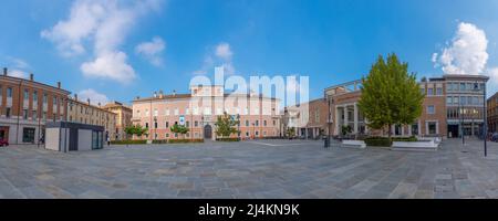 Ravenna, Italien, 1. September 2021: Kennedy-Platz in der italienischen Stadt Ravenna Stockfoto