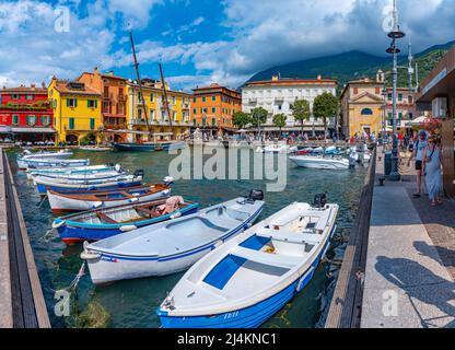 Malcesine, Italien, 27. August 2021: Marina in Malcesine in Italien Stockfoto