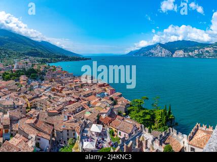 Malcesine, Italien, 27. August 2021: Luftaufnahme der Stadt Malcesine in Italien Stockfoto