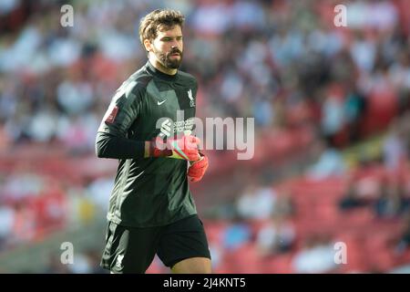 London, Großbritannien. 16. April 2022. Alisson Becker aus Liverpool beim Halbfinale des Emirates FA Cup zwischen Manchester City und Liverpool am 16. April 2022 im Wembley Stadium, London, England. Foto von Salvio Calabrese. Nur zur redaktionellen Verwendung, Lizenz für kommerzielle Nutzung erforderlich. Keine Verwendung bei Wetten, Spielen oder Veröffentlichungen einzelner Clubs/Vereine/Spieler. Kredit: UK Sports Pics Ltd/Alamy Live Nachrichten Stockfoto