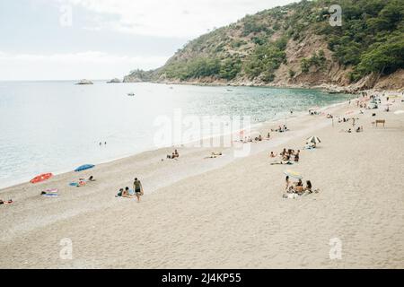 FETHIYE, TÜRKEI - Mai, 2021 Blick auf den Strand von Kidrak in der Türkei. Der Kidrak Beach ist einer der beliebtesten Orte in Lykien. Hochwertige Fotos Stockfoto